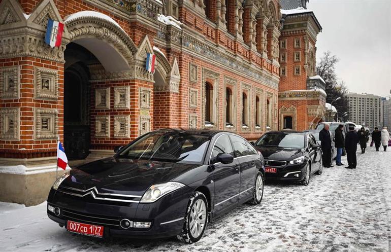 Macrona soğuk duş Kremlinden açıklama geldi: Önemli atılımlar beklemiyoruz