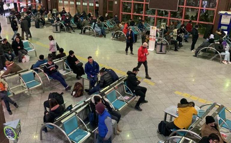 Konyada yoğun kar Komşu illerle kara yolu bağlantısı kesildi: Eğitime ara verildi