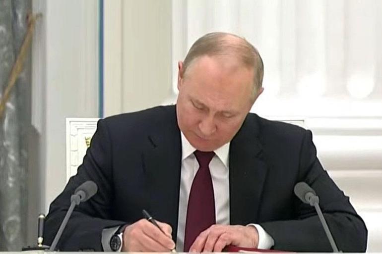 Rusya-Ukrayna krizinde son dakika... Putin, dünyanın beklediği kararı resmen duyurdu