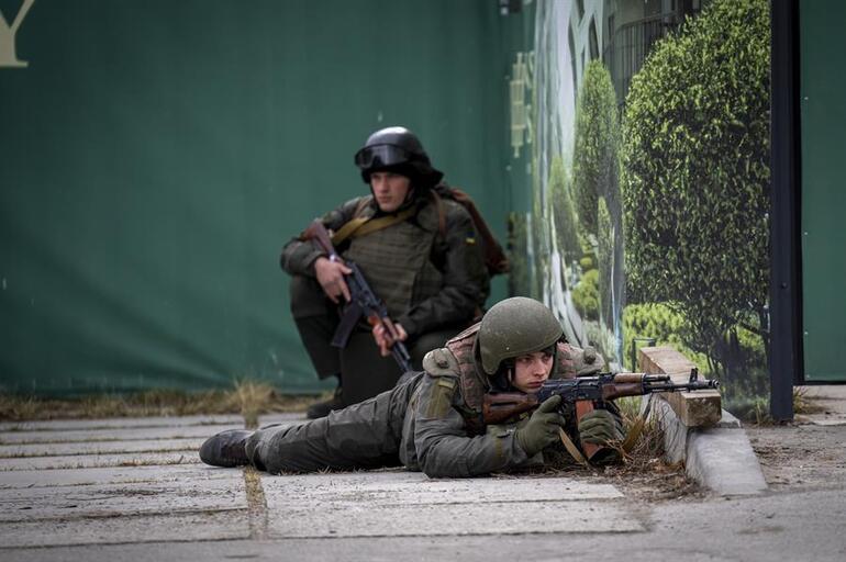 Son dakika | Ukrayna - Rusya savaşında son durum: Ruslar Kieve girdi, Ukrayna askerleri elleri tetikte bekliyor