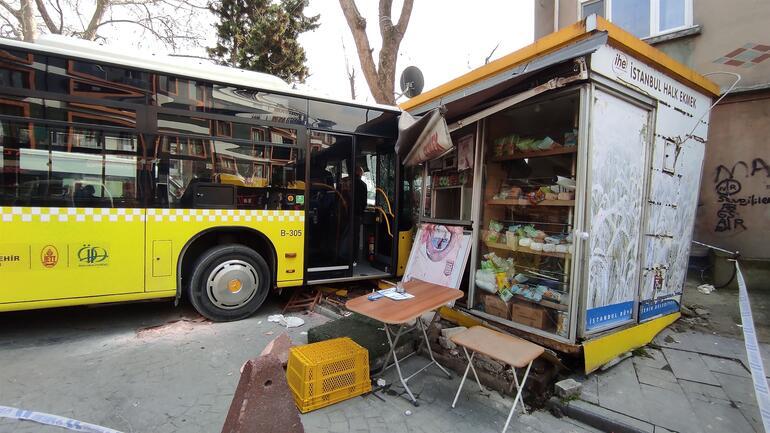 Beyoğlunda İETT otobüsü Halk Ekmek büfesine çarptı