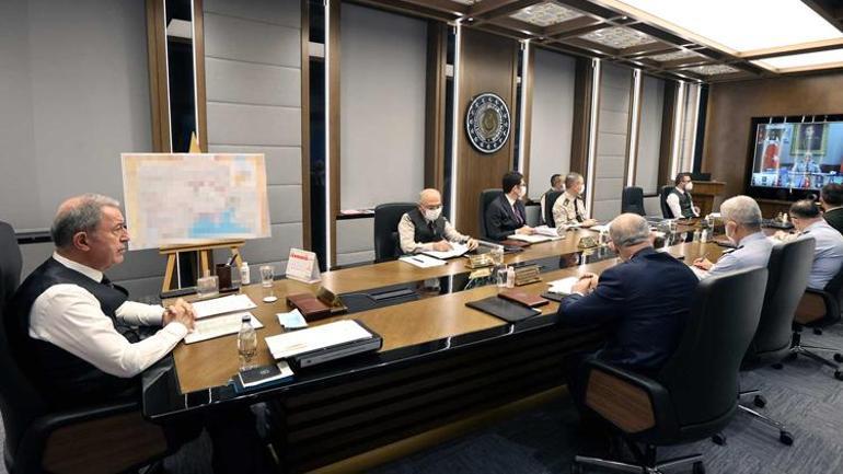 Bakan Akardan komutanlarla toplantı