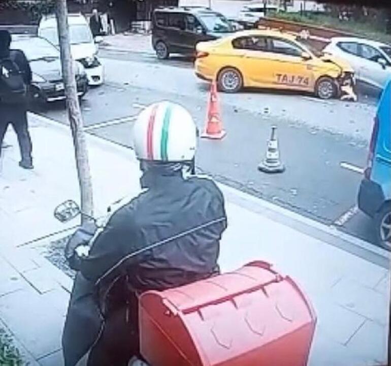 Taksi, ara sokaktan çıkan polis aracına çarptı, 4 araca vurarak durabildi