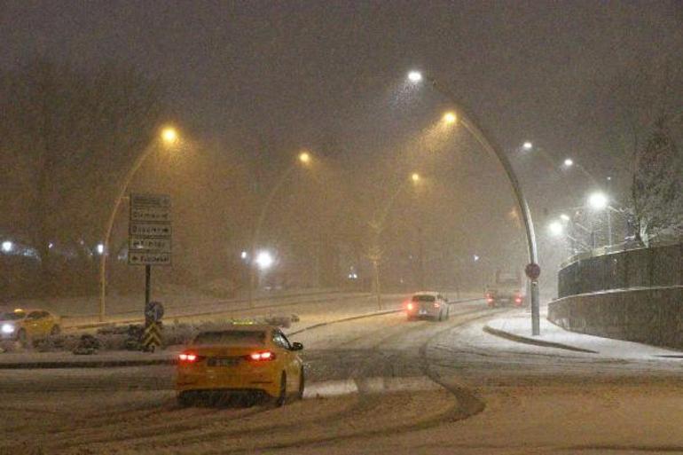 Son dakika... Ankarada yoğun kar: Her yer beyaza büründü Meteorolojiden 63 kente yeni uyarı