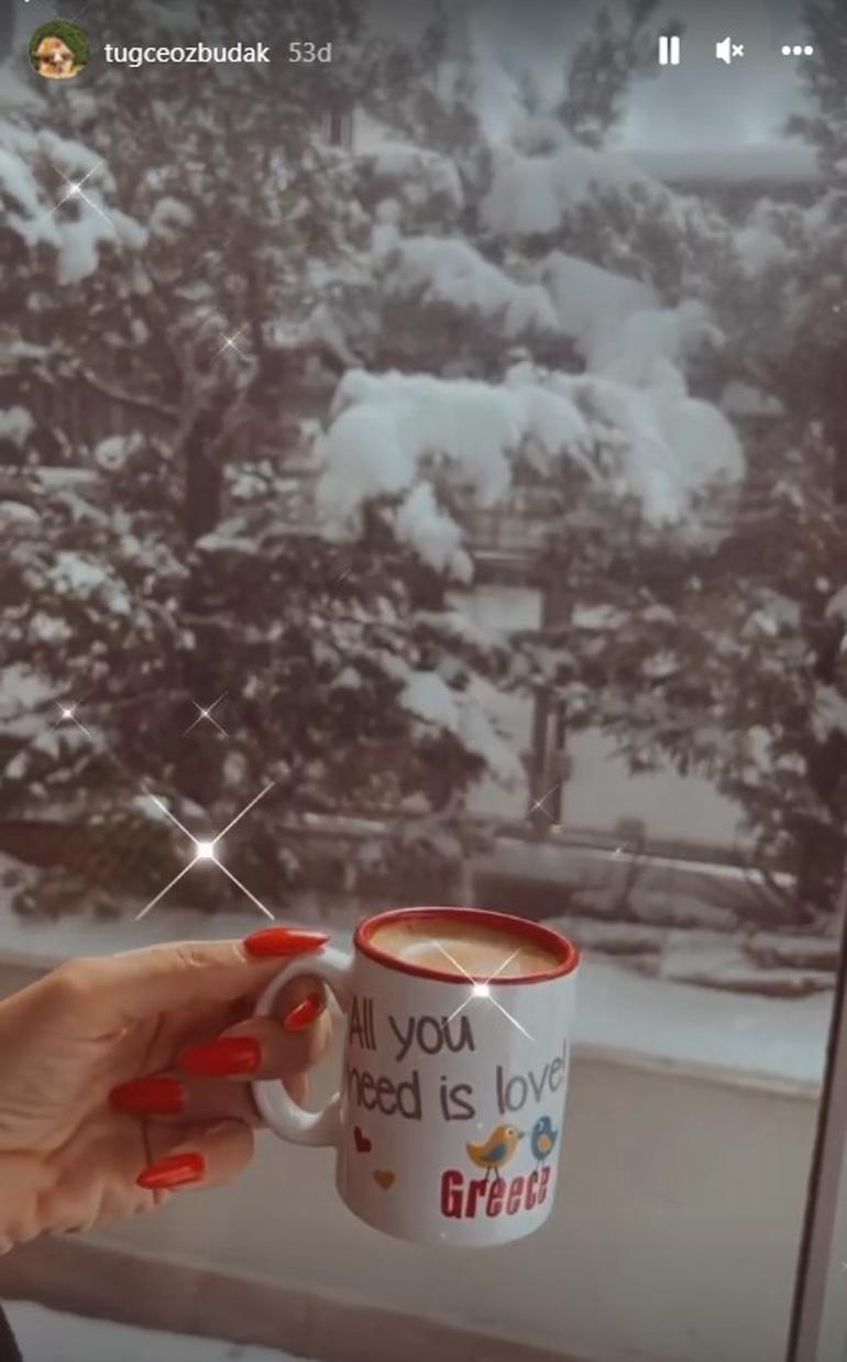 Ünlülerden kar manzaraları... Berfu Yenenler: Evde mahsur kaldığımız günlerdeyiz