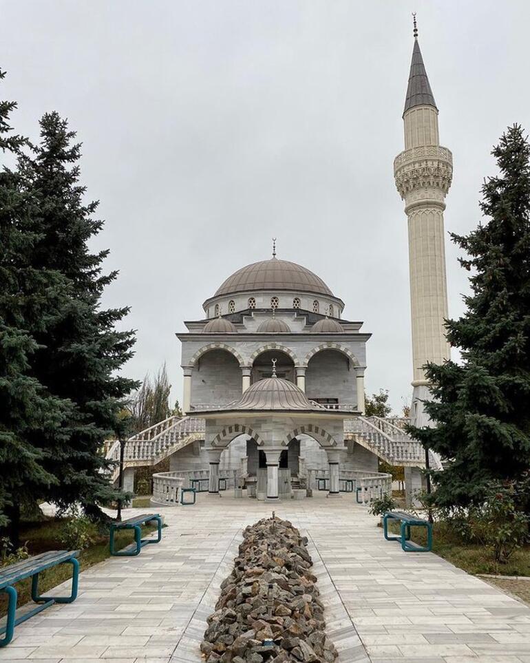 Ukraynada camiye roket düştü iddiasına canlı yayında yanıt: Camide hasar yok, yaralımız bulunmuyor