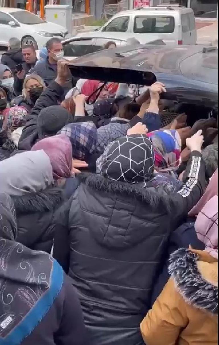 Ankarada mağaza açılışında indirim izdihamı