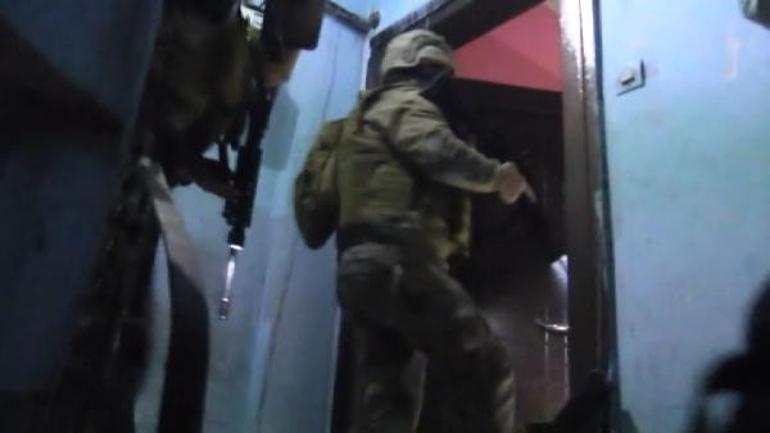 İstanbulda şok evlerine baskın: Onlarca kaçak göçmen yakalandı