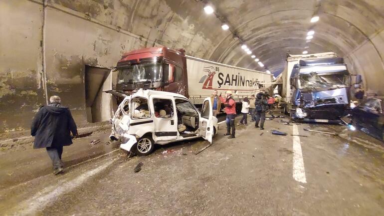 Son dakika... Bolu Dağı Tünelinde zincirleme kaza: İstanbul istikameti ulaşıma açıldı