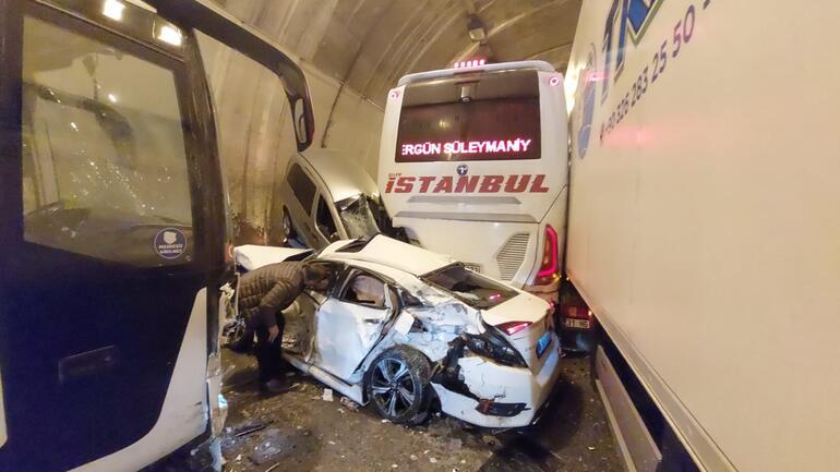 Son dakika... Bolu Dağı Tünelinde zincirleme kaza: İstanbul istikameti ulaşıma açıldı