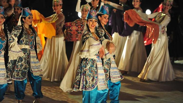 Türk Dünyası Kültür Başkenti seçilen Bursada görkemli açılış töreni