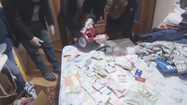 FETÖnün yeniden yapılanma metotları deşifre oldu Balya balya para ve altın çıktı