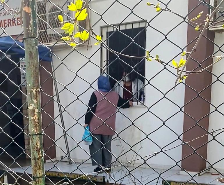 Antalya'da sağlık merkezinde içeri alınmayan hastaya pencereden muayene!