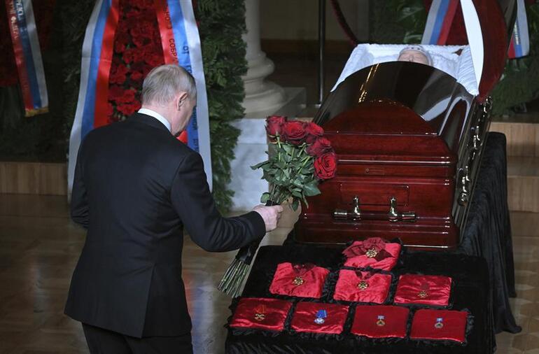 Dünya bu görüntüleri konuşuyor Jirinovski’nin cenazesinde dikkat çeken kareler...