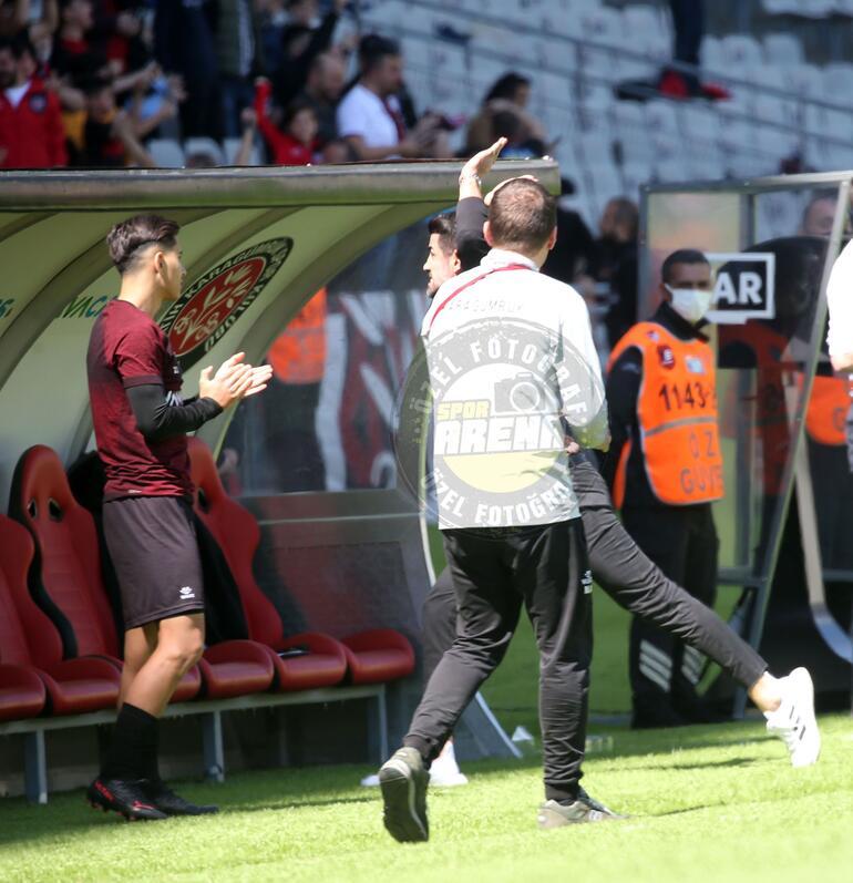 Último minuto: La ambiciosa celebración de gol de Volkan Demirel pillada en fuera de juego...