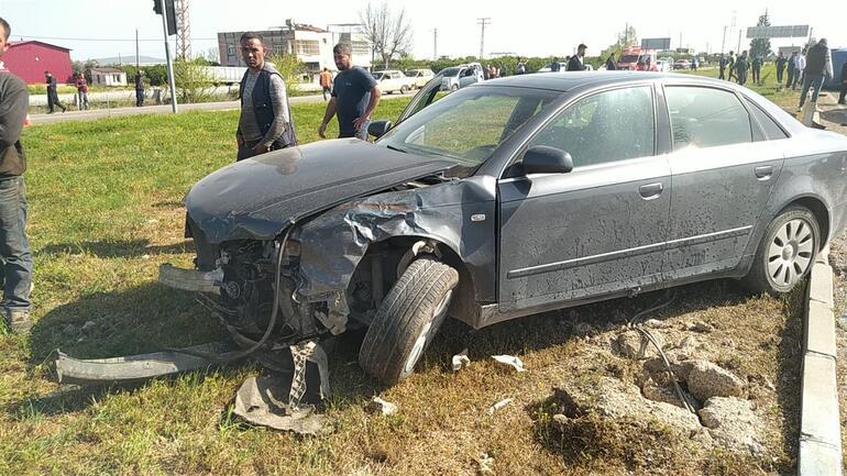 Adanada kahreden kaza Jandarma minibüsüyle otomobil çarpıştı: 2 şehit