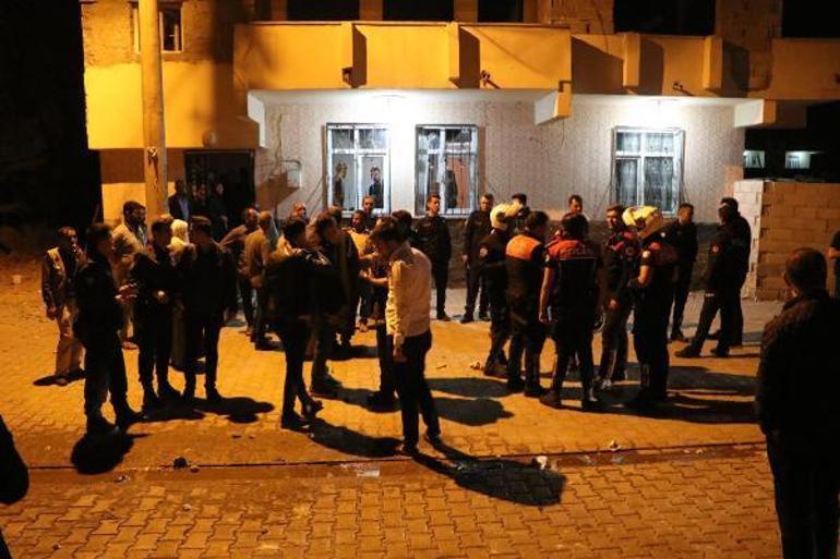 Şanlıurfada çocukları tartışan aileler birbirine girdi: Çok sayıda yaralı var