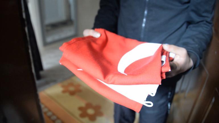 Direkten Türk bayrağını alıp gitmişlerdi Polis eve gidince gerçek ortaya çıktı