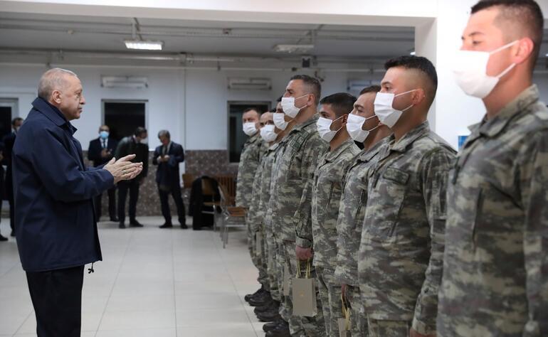 Son dakika: Cumhurbaşkanı Erdoğandan sınırda askerlerle iftar