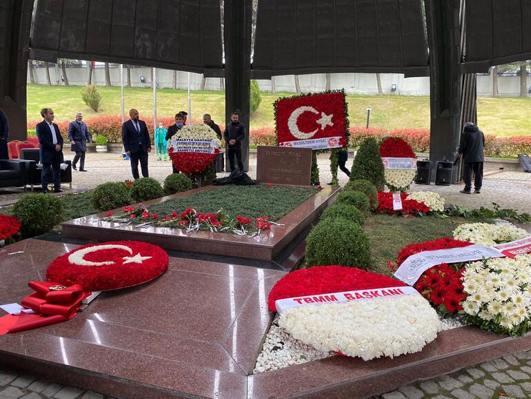 8. Cumhurbaşkanı Turgut Özal kabri başında anıldı