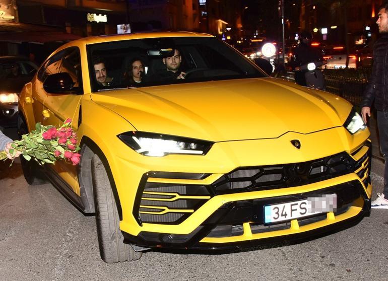 Todos los ojos puestos... 16 millones espectáculo en Bebek