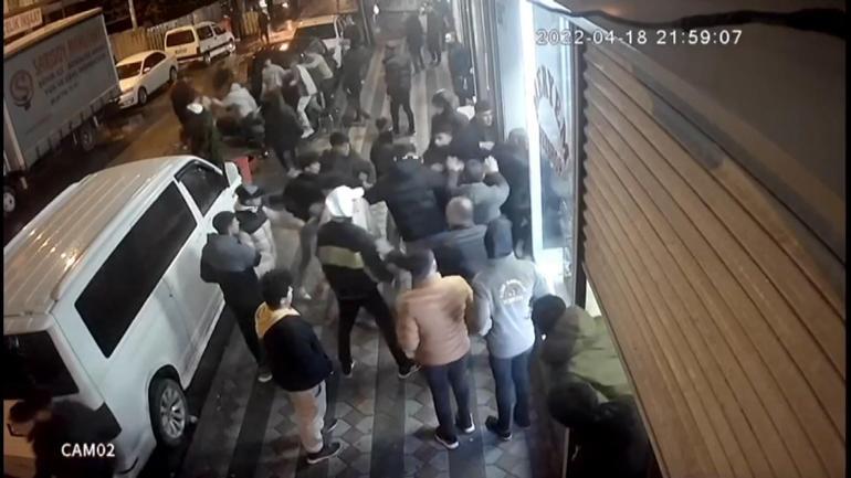 Yumruklu kavga ortalığı birbirine kattı