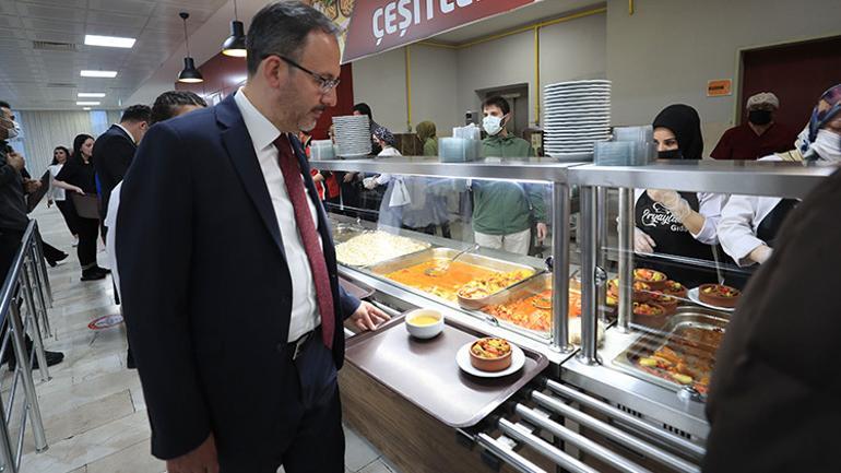 Bakan Kasapoğlu Erzurumda öğrencilerle iftar yaptı