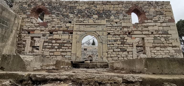 Orduda restorasyonda yeni bulgulara ulaşılan tarihi camide kazı