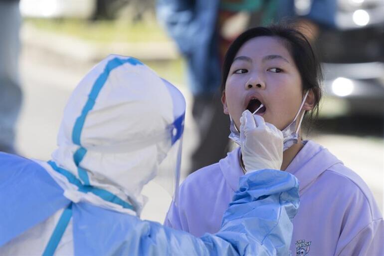 Şangayda koronavirüs karantinasında durum kritik: Ofisler hastaneye dönüştürüldü