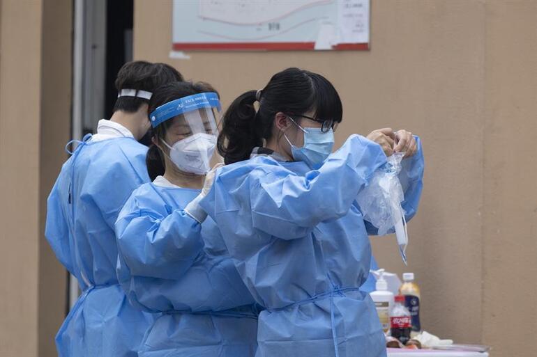 Şangayda koronavirüs karantinasında durum kritik: Ofisler hastaneye dönüştürüldü