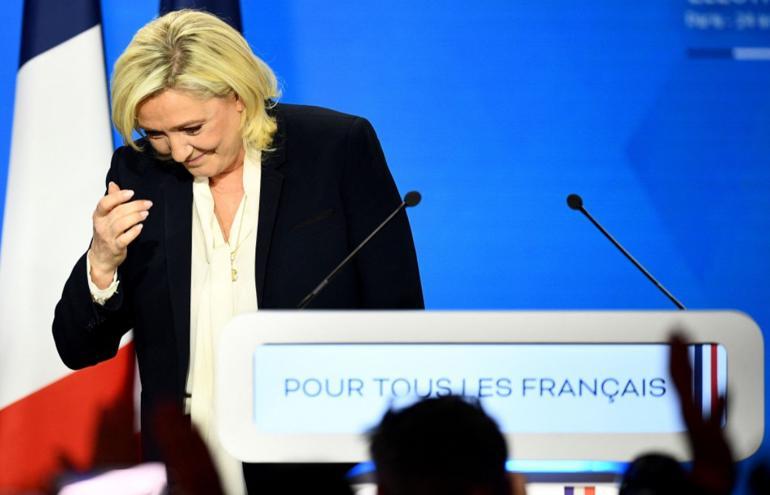 Son dakika: Fransadan ilk tahminler geldi: Macron açık ara farkla ipi göğüsledi