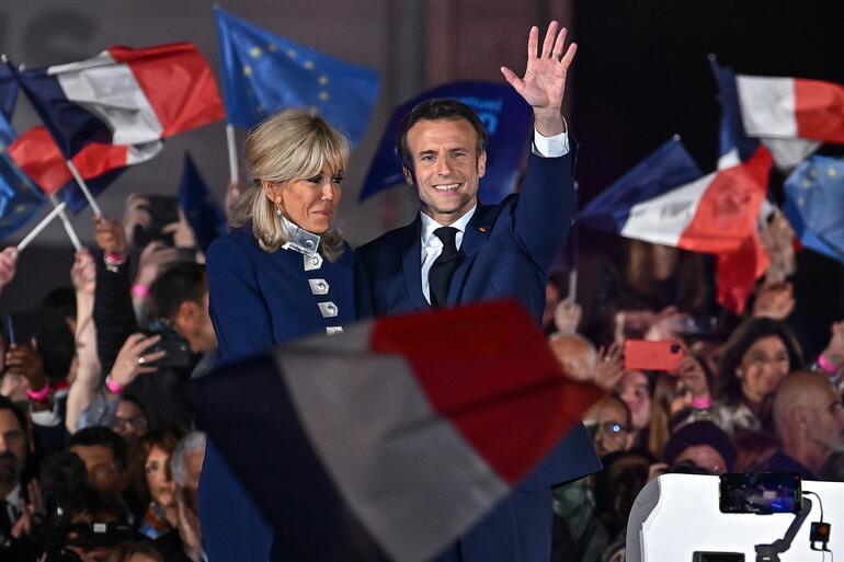 Son dakika: Fransadan ilk tahminler geldi: Macron açık ara farkla ipi göğüsledi