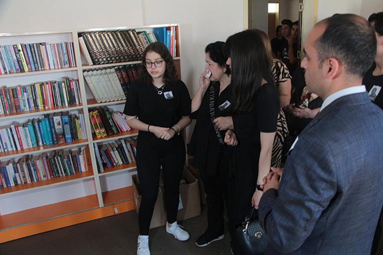 Fransızca öğretmeni Bulut Özyıldız koronavirüsten hayatını kaybetmişti İsmi kütüphanede yaşayacak, gözyaşları sel oldu