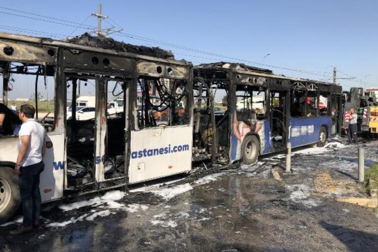 İzmirde belediye otobüsü alev alev yandı Küle döndü