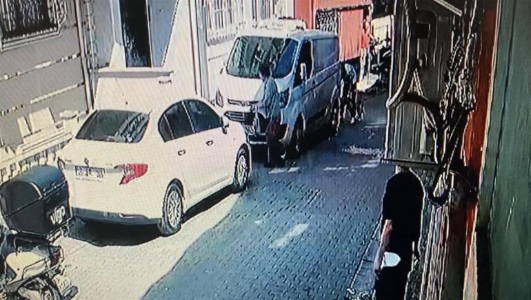 Kağıthanede pitbull dehşeti Köpeğini gezdiren kadın kâbusu yaşadı... Saldırıya uğrayan köpeğini böyle kurtardı