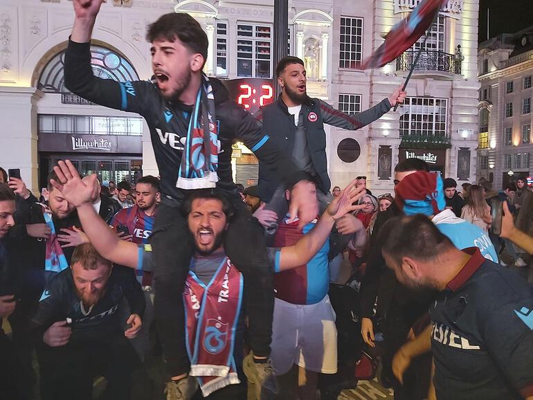 Londra’da Trabzonsporluların şampiyonluk coşkusu