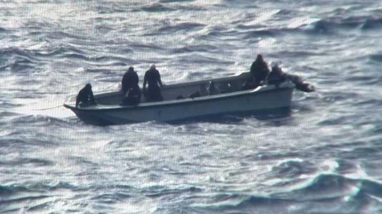 MSB: Libya açıklarında yarı baygın haldeki göçmenler kurtarıldı... 1 göçmen hayatını kaybetti
