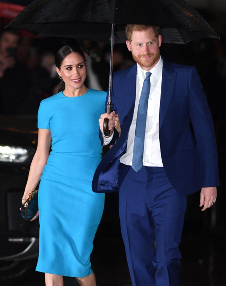 Çocuklarını da alıp İngiltereye gidiyorlar: Ama balkona çıkmaları yasak