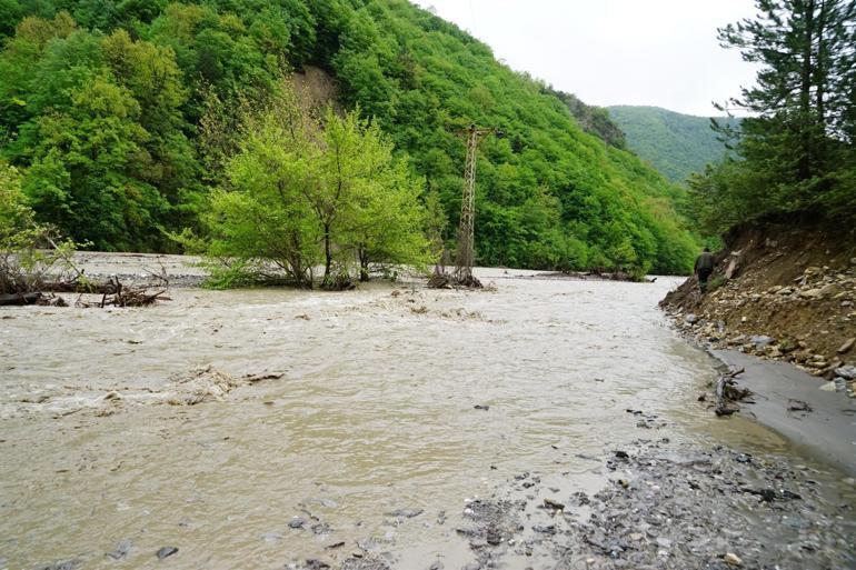 Kastamonu’da üçüncü kez sel afeti yaşandı: Çatalzeytinde köprüler yıkıldı, yollar çöktü Vatandaşlar korkudan evlerine giremiyor