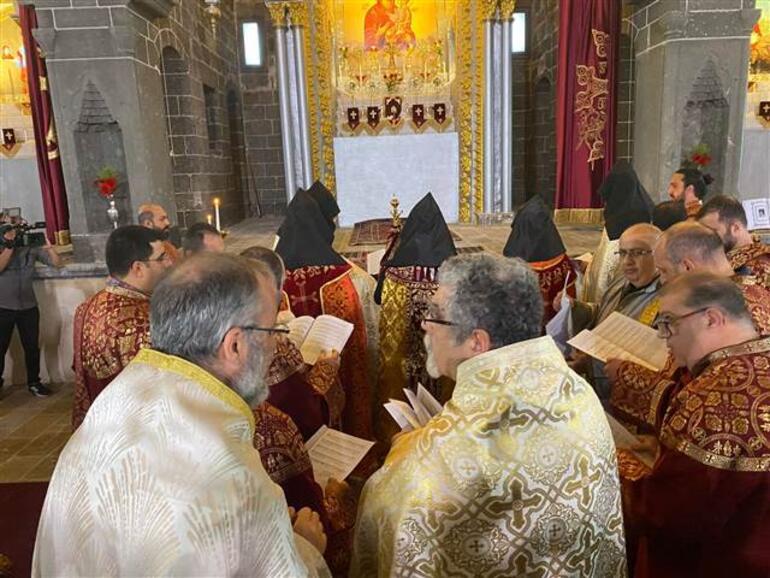 Bakan Ersoy, Surp Girogos Kilisesi’nin açılışına katıldı... Terör örgütü tahrip etti, devlet onardı
