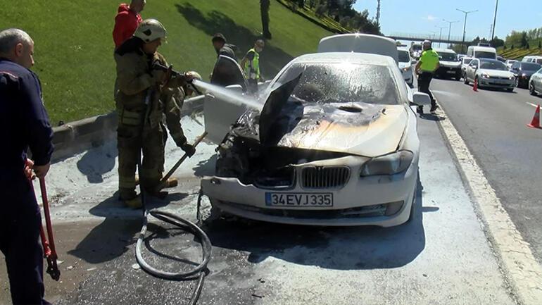 TEM Otoyolunda otomobil yandı, araç sürücüleri yardıma koştu