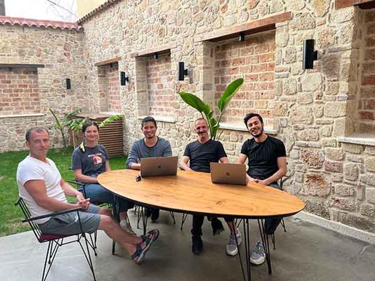 UKRAYNALI ÇİFTE KAPILARINI AÇTILAR