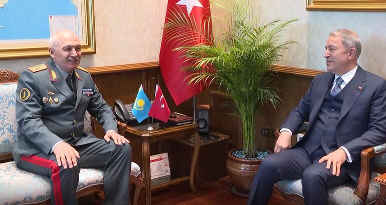 Bakan Akar, Kazakistanlı mevkidaşı ile görüştü
