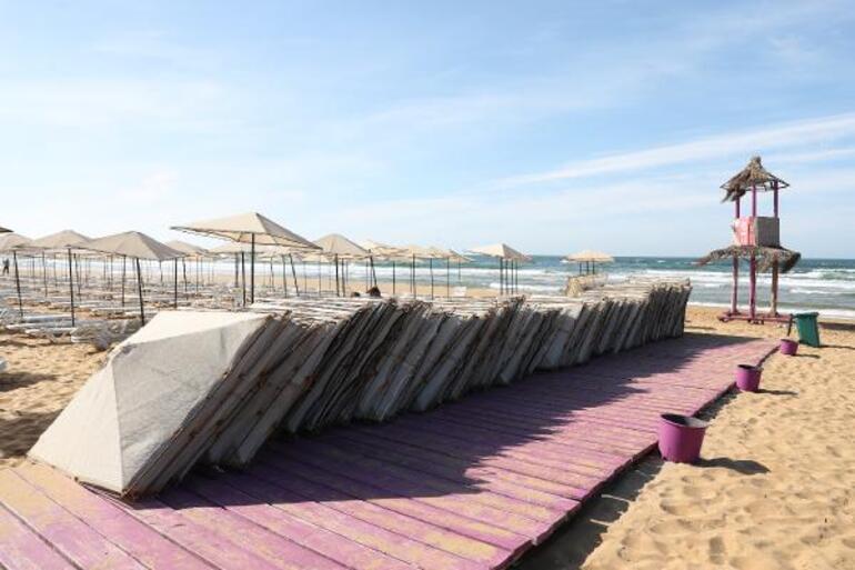 İstanbulda pandemisiz yaz hazırlığı: Plajlarda hummalı çalışma