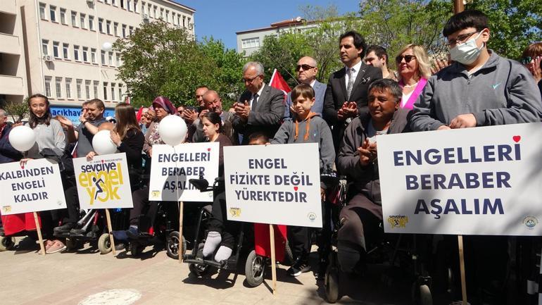 Keşanda engelliler için düzenlenen programda merdiven engeli
