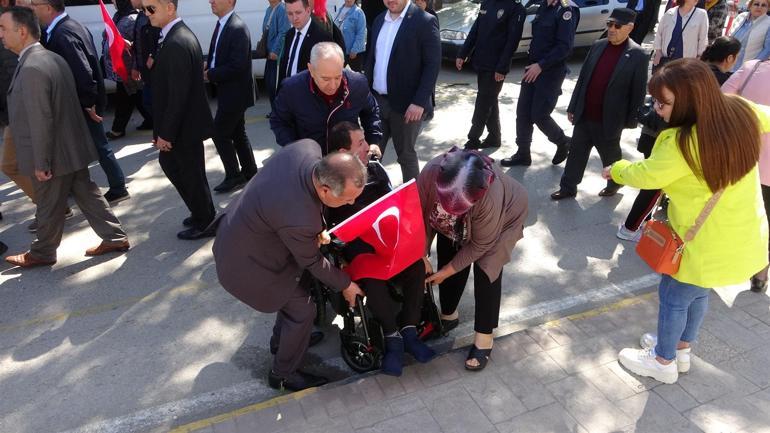 Keşanda engelliler için düzenlenen programda merdiven engeli
