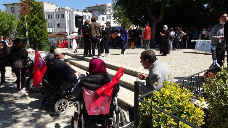Keşanda engelliler için düzenlenen programda merdiven engeli