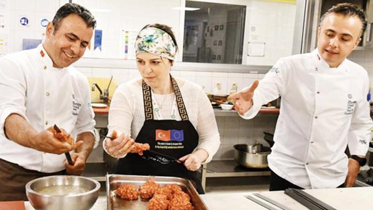 Lezione di Adana agli chef italiani