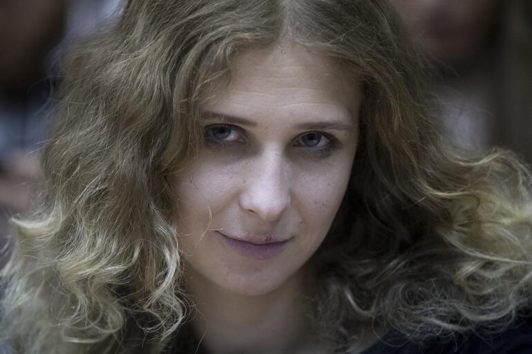 Pussy Riot grubunun lideri Maria Alyokina Moskovadan Kurye kılığında kaçtı