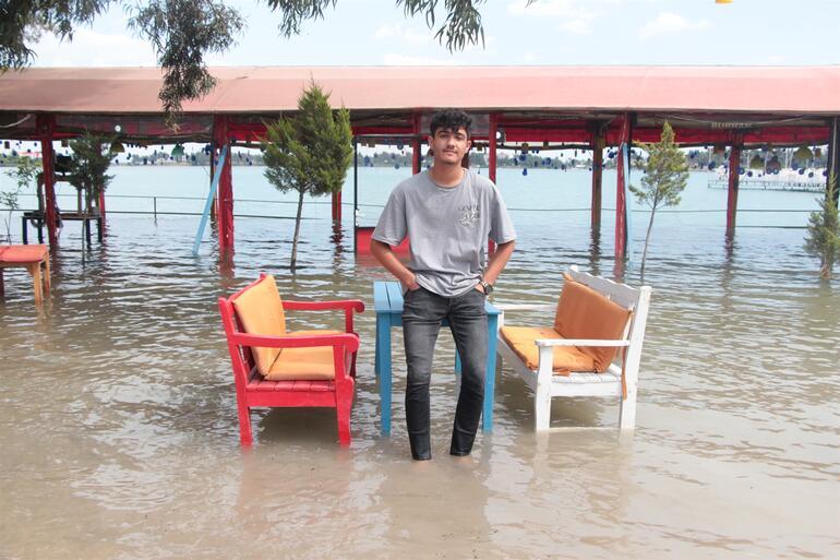 Seyhan Baraj Gölünde su seviyesi yükseldi Kafeler sular altında kaldı
